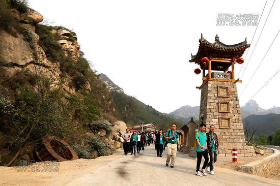 骆驼湾村村口非常具有标志性。腾讯大燕网 寇家祥 摄